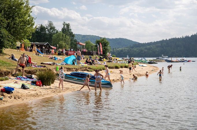 Živohošť u slapské přehrady patří k oblíbeným místům, kam lidé v létě na Vltavu vyrážejí za koupáním.