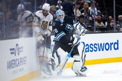Vejmelka v NHL vychytal výhru Utahu nad Vegas 5:1, Cooley dal čtyři góly