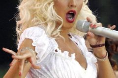 Aguilera vyjde dráž, má nákladnější show