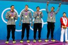Tuto medaili samozřejmě získal i díky svým kolegům. Zleva: Ryan Lochte, Conor Dwyer, Ricky Berens a samotný Michael Phelps.