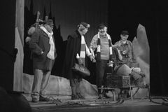 „Navrhuju sníst psy.“ Před 40 lety měla v Praze premiéru hra Dobytí severního pólu