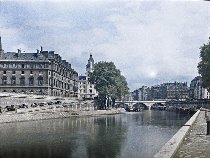 Most Saint-Michel a nábřeží Quai des Orfèvres v Paříži. Rok 1914