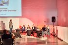 Budeme poroučet robotům, schůzovat na dálku, ale osobní kontakt si neodpustíme