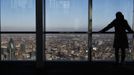 ATTENTION EDITORS - EMBARGOED FOR PUBLICATION TO 00:01 GMT JANUARY 11, 2013 A woman looks over the financial district from a window in The View gallery at the Shard, western Europe's tallest building, in London January 9, 2013. The View, the public viewing deck accessible by high speed elevators on the 309 metre (1013 feet) Shard building, opens on February 1. Picture taken January 9, 2013. REUTERS/Luke Macgregor (BRITAIN - Tags: TRAVEL CITYSCAPE) TEMPLATE OUT Published: Led. 10, 2013, 12:08 odp.