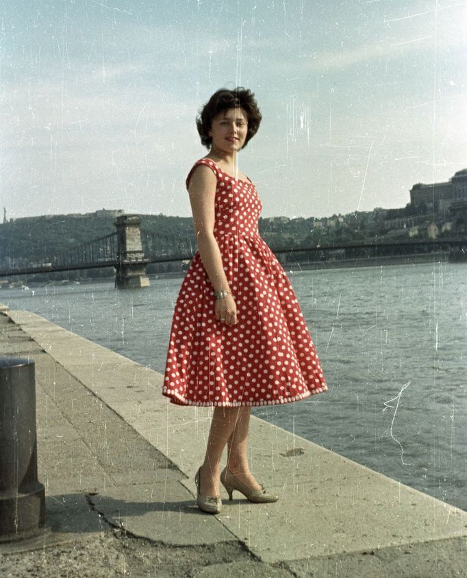 Žena na nábřeží v Budapešti. Rok 1960