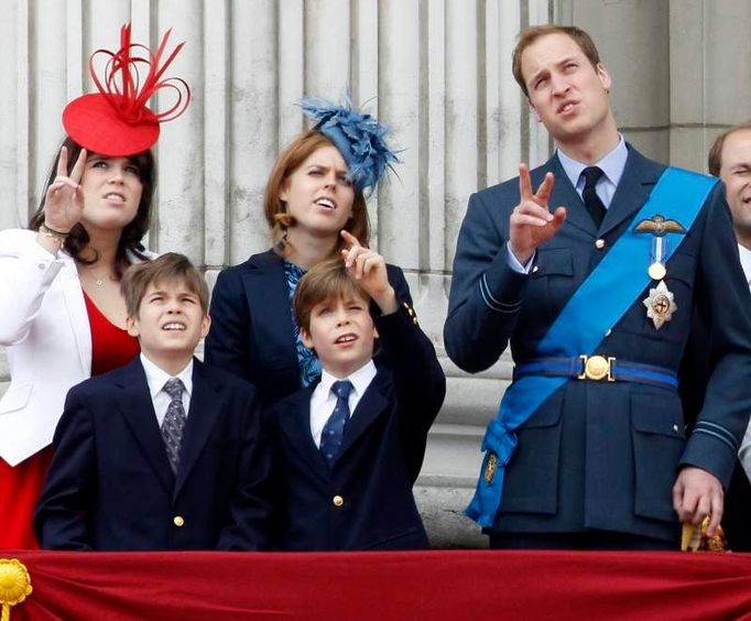 Členové královské rodiny a oficiální oslava narozenin britské královny Alžběty II. Trooping the Colour.