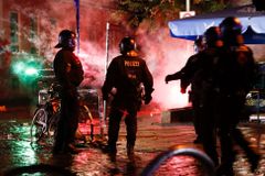 Policisté zasahovali v Německu proti levicovým radikálům. Razie souvisí s nepokoji během jednání G20