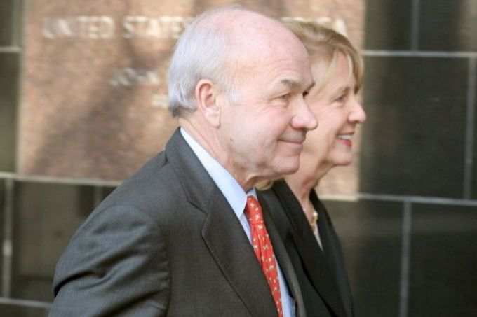 Zakladatel společnosti Enron Kenneth Lay na snímku s manželkou Lindou Layovou