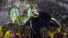 Revellers of Mocidade Independente samba school participate in the annual Carnival parade in Rio de Janeiro's Sambadrome, February 11, 2013. REUTERS/Ricardo Moraes (BRAZIL - Tags: SOCIETY) Published: Úno. 11, 2013, 6:16 dop.