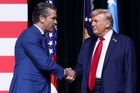 Setkání v Quantiku: Trump mluvil o míru, ministr Hegseth zkritizoval tlusté generály