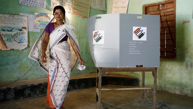 V Indii se koná druhá ze sedmi fází parlamentních voleb, jejichž výsledky se Indie dozví až 23. května.