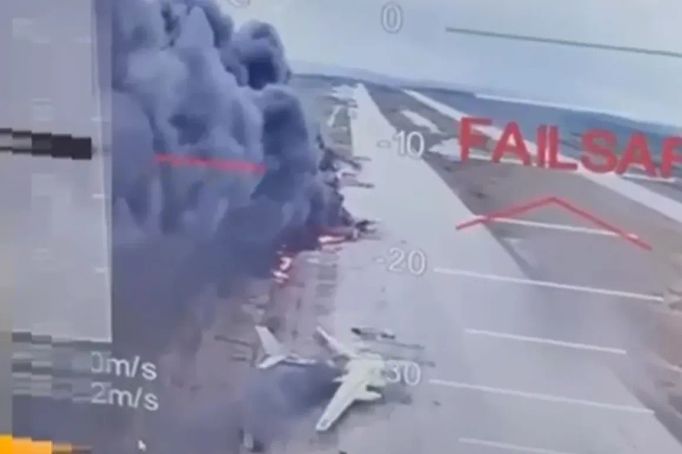 Video ukazuje ruské strategické bombardéry v plamenech.