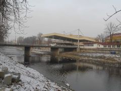Hraniční řeka Olše a přechod na mostě v Těšíně. Odpoledne 20. prosince 2007, jen několik hodin před vstupem České republiky a Polska do Schengenského prostoru, který znamená konec kontrol na hranici.