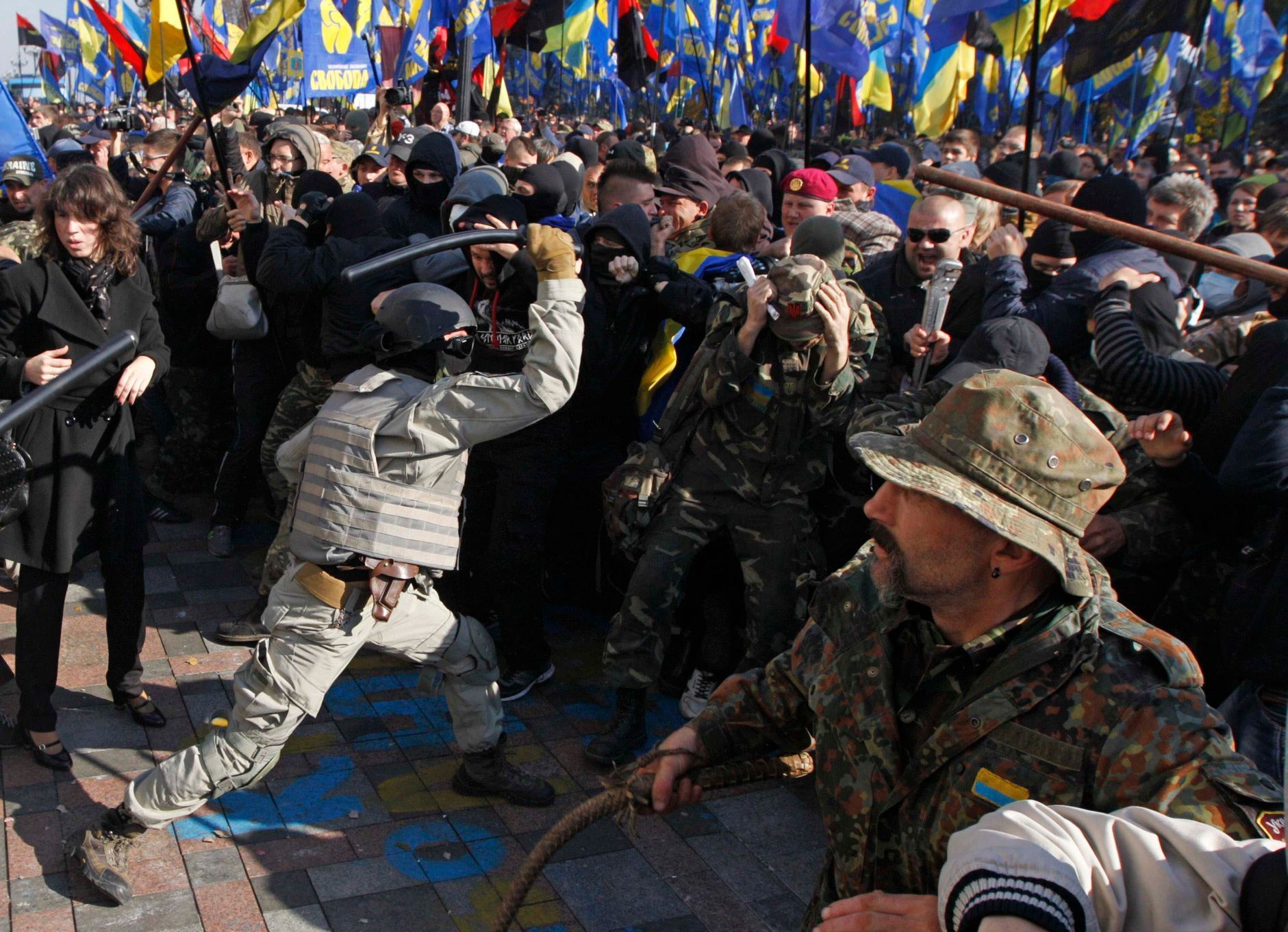 Видео взятие украины. Штурм Верховной рады 2014. Украинские националисты.