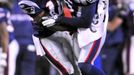 Matthew Slater (vlevo) a Kyle Arrington se radují z postupu New England Patriots do Super Bowlu