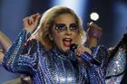 Lady Gaga na Super Bowlu Trumpa přímo nekritizovala. Názor na prezidenta zazněl v jejích písních