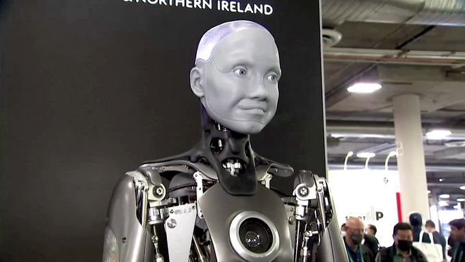 Humanoidní robot Ameca ohromuje účastníky konference CES
