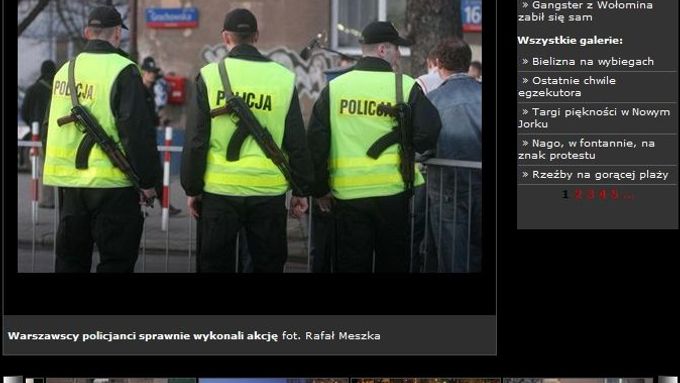 "Od listopadu do února terorizovala jižní a střední Polsko banda přepadající majitele směnáren. Bandité bez zábran stříleli do svých obětí a pak brali peníze. A stříleli právě ze škorpionů - s jejich pomocí zabili nejméně osm lidí" - píše Dziennik