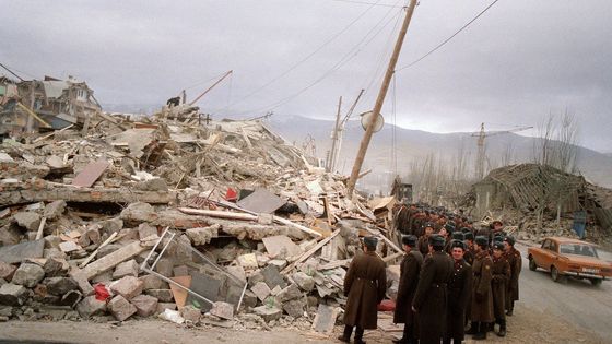 Připomeňte si devastující zemětřesení v Arménii z roku 1988 v obsáhlé fotogalerii.