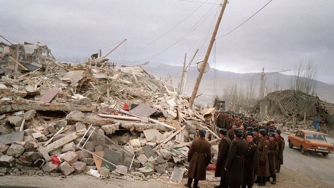 Připomeňte si devastující zemětřesení v Arménii z roku 1988 v obsáhlé fotogalerii.