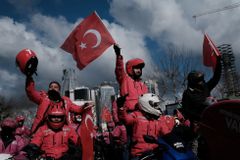 Turci se bouří. Erdoganovy experimenty roztáčí inflaci, dosahuje až 50 procent