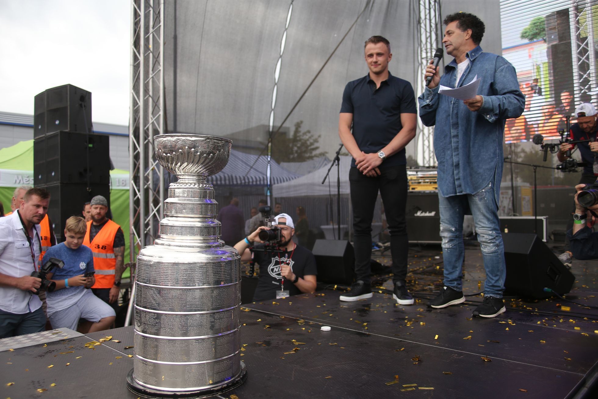 Stanley Cup v Praze; Jakub Vrána, Martin Dejdar