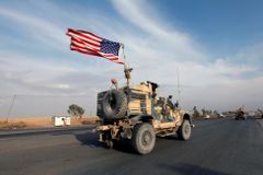 Američané zaútočili v Iráku a Sýrii na pozice šíitské milice. Šlo o "obranný útok"