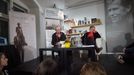 Margaret Atwoodová v pražské Knihovně Václava Havla vedené Michaelem Žantovským (vpravo).