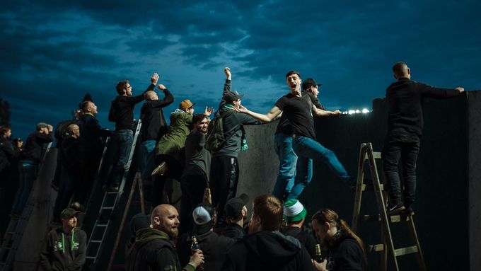 Top foto 2020: Fanoušci na žebřících a protest proti rouškám očima Radka Vebra