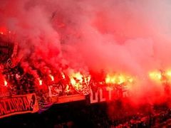 Italská vláda zakázala přístup diváků na většinu fotbalových stadionů. Dokud budou umírat policisté, žádné sportovní divadlo nebude, řekli si v zemi kopané zaslíbené.