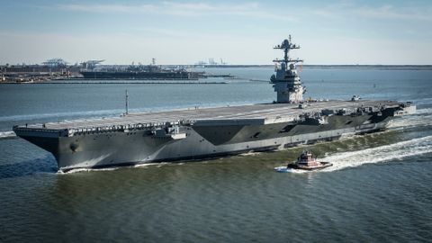 Americká armáda zkouší na moři novou letadlovou loď USS Gerald R. Ford
