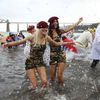 Novoroční plavání, oslavy nového roku (Skotsko)