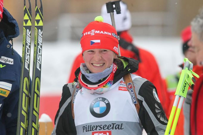 Veronika Vítková si ve sprintu doběhla pro stříbro (Hochfilzen 2013)