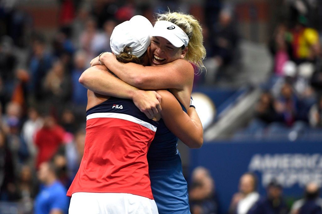 Coco Vandewegheová a Ashleigh Bartyová na US Open 2018