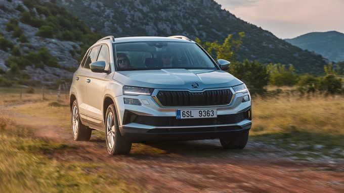 Škoda Karoq láká v nové akční verzi na zvýhodnění až 153 tisíc korun.