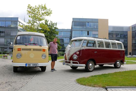 Tomáš Hanousek, zakladatel Transporterklubu a majitel krásných T1 a T2.