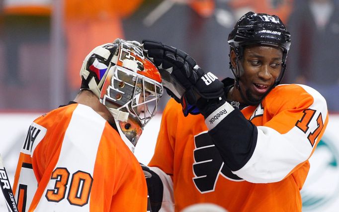 Wayne Simmonds, hokej, Philadelphia, NHL, Michal Neuvirth