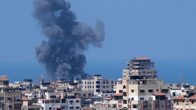 Odvetný izraelský útok na pásmo Gazy, který následoval po masivním nočním ostřelování cílů džihádisty na jihu země.