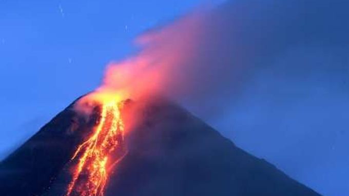 Filipínská sopka Mayon se probudila k životu