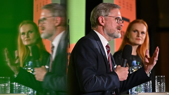 Aktuálněš.cz přináší video sestřih  první debaty premiéra Petra Fialy s lidmi v Jihlavě, některé kritičtější dotazy i názory lidí při odchodu.