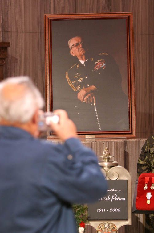 Portrét Františka Peřiny ve smuteční síni