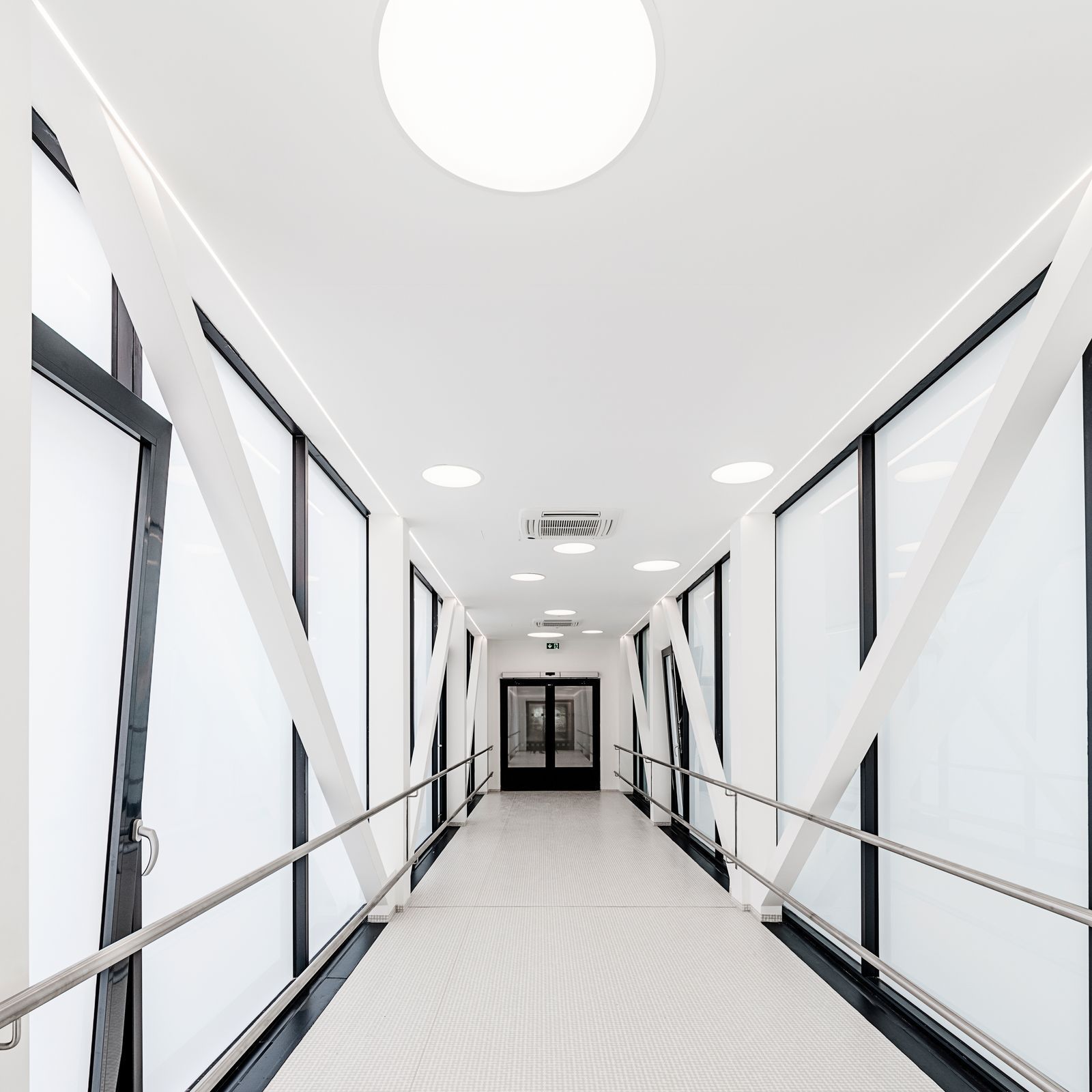 Novostavba II. interní kliniky FN Olomouc podle architekta Adama Rujbra