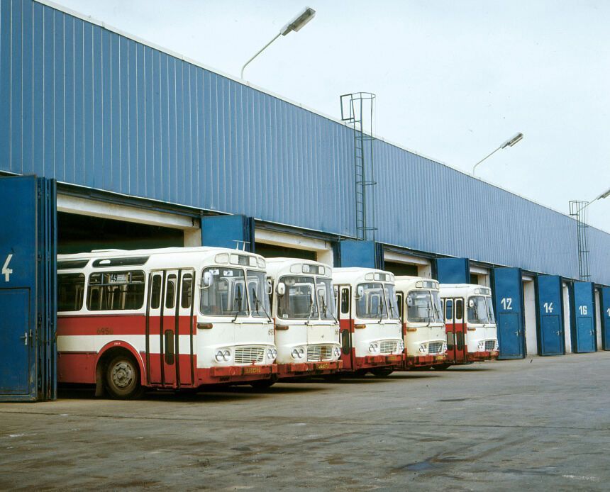 autobusy Praha historie