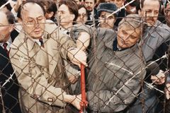 Mánie Stasi v číslech: Genschera sledovalo 47 agentů