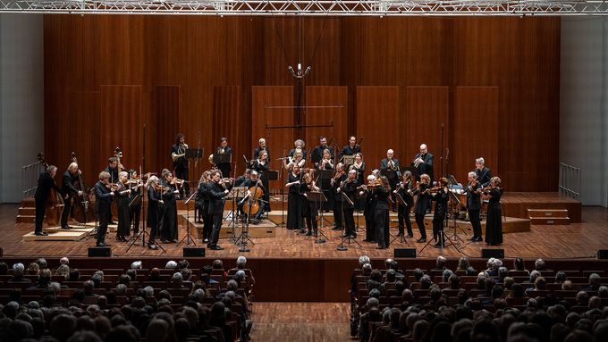 Freiburský barokní orchestr hraje Bachovu orchestrální suitu č. 1 C dur. Foto: Britt Schilling