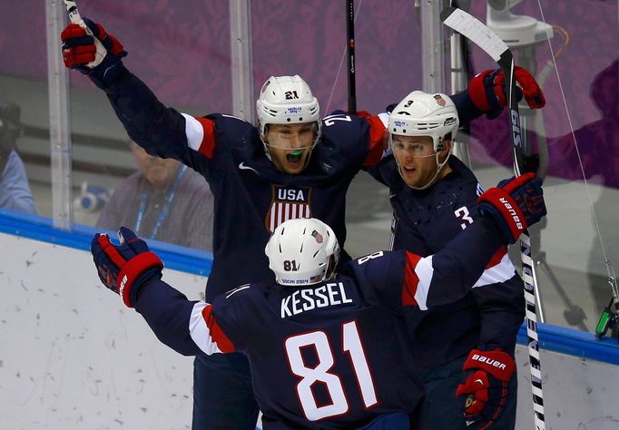 Rusko - USA: Cam Fowler (3) slaví gól na 1:1