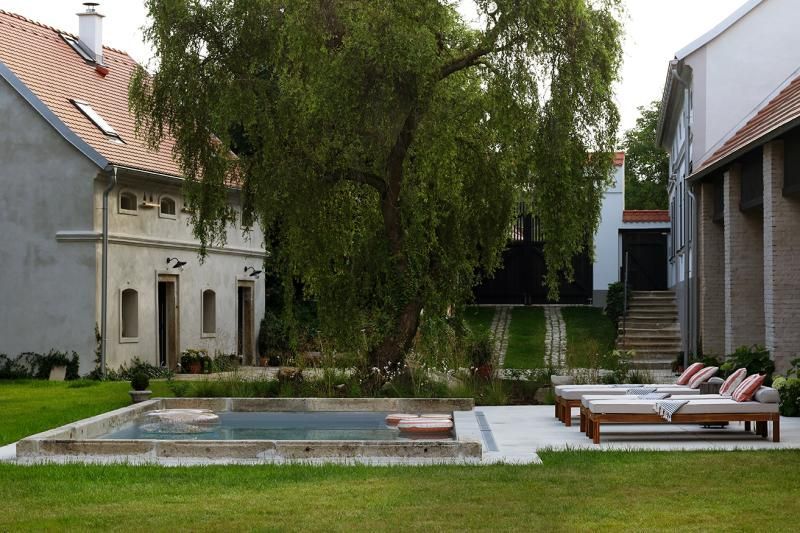 Darmyšl dvůr bazén