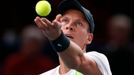 Český tenista Tomáš Berdych ve čtvrtfinále paříšského Masters 2012 v utkání proti Francouzi Gillesu Simonovi.