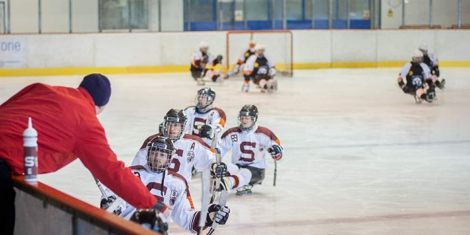 Sledge hokejité Sparty jsou v těžké pozici. Čeká je náročný zápas na ledě Zlína, který rozhodne o tom, jestli se série prodlouží na tři zápasy.