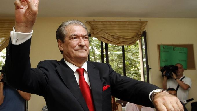 Premiér Sali Berisha volí v hlavním městě.